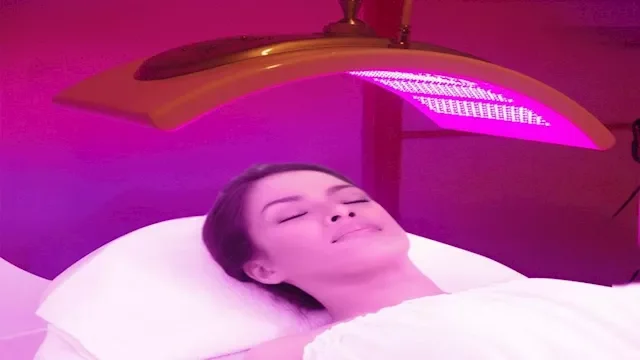 الضوء الأحمر للبشرة: هل هو الحل لمشاكل التجاعيد وحب الشباب؟