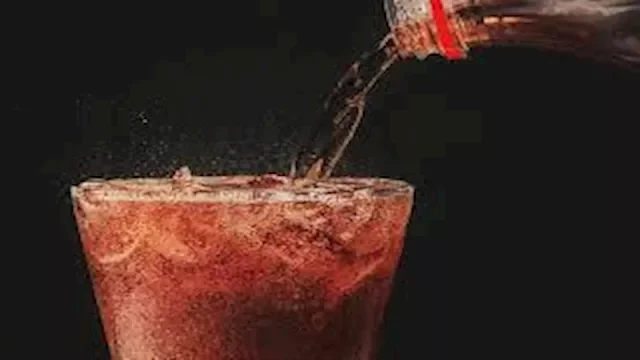 احذر أضرار شرب الصودا على الريق