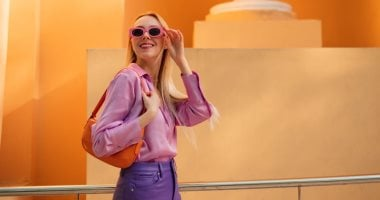 شخصيتك تظهر من طريقة حملك لحقيبتك