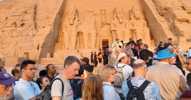 تعامد الشمس يجذب آلاف السياح إلى معبد أبو سمبل
