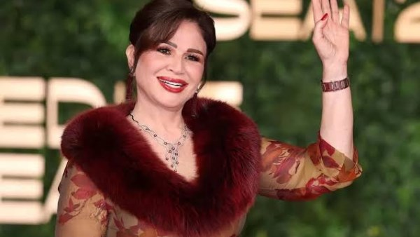 إلهام شاهين تبهر جمهورها بإطلالة أنيقة
