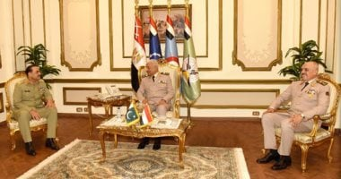 وزير الدفاع ورئيس الأركان يلتقيان رئيس أركان الجيش الباكستاني