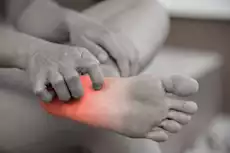 هذا ما يدل عليه إحساس الحرقان في القدمين ليلاً