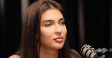 روسية تخضع لجراحة لتغيير لون عينيها أثناء الحمل لولادة طفل بعيون زرقاء