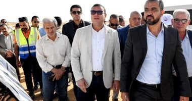 وزير الإسكان يتفقد طرق ومرافق منطقة الأمل بمدينة العبور الجديدة