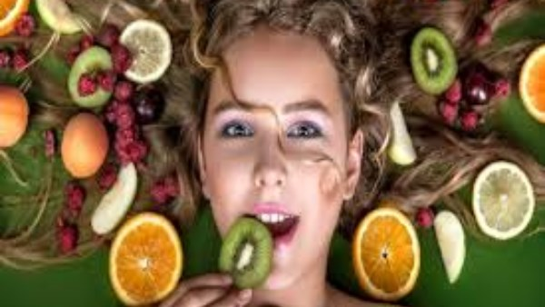 هرمونات صناعية في طبقك: كيف يؤثر الطعام في جسد المرأة؟