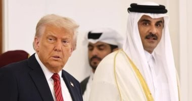 ترامب يلتقي أمير قطر على متن طائرته الرئاسية في طريقه إلى ماليزيا