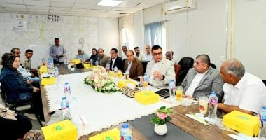 وزير الإسكان يعقد اجتماعاً مع الشركات العاملة في حدائق تلال الفسطاط