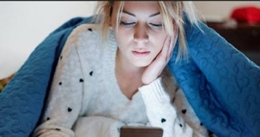 التكنولوجيا كمرض: 10 مشاكل صحية تصيب جسمك دون أن تدري