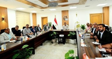 وزير الإسكان يتابع الموقف التنفيذى لمشروعات وملفات في العبور