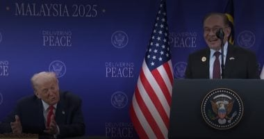رئيس وزراء ماليزيا يمازح ترامب: دخلت السجن وأنت أقرب