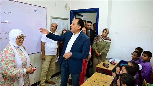 مديرة مدرسة محمد حافظ الابتدائية إلى مدبولي: سلمنا الكتب للطلاب