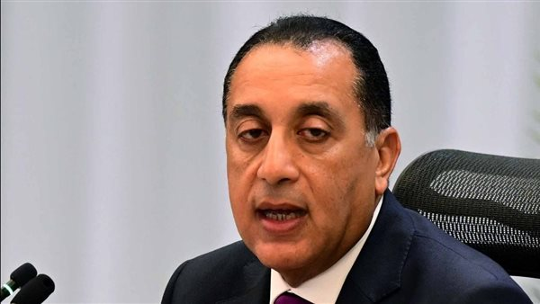 رئيس الوزراء يفتتح عدة مشروعات تنموية وخدمية في السويس