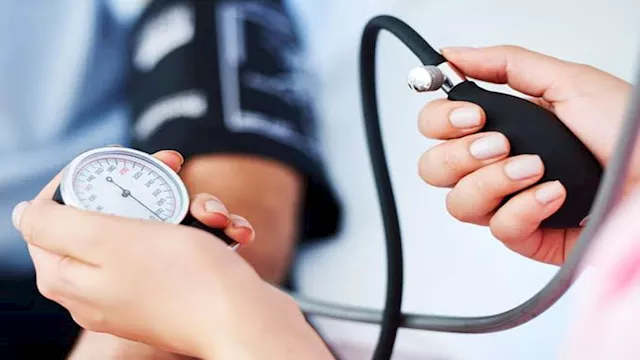 5 أطعمة ترفع ضغط الدم فاحذر تناولها يوميًا