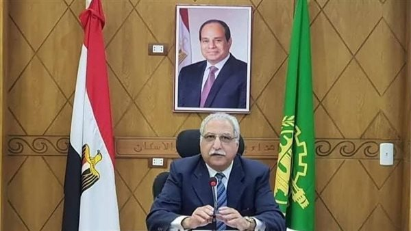 وكيل تعليم القليوبية يطمئن على الطالبات المصابات بحادث كفر شكر