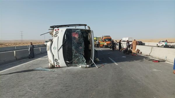 عاجل: إصابة 11 معلمًا ومعلمة في انقلاب أتوبيس بجرجا