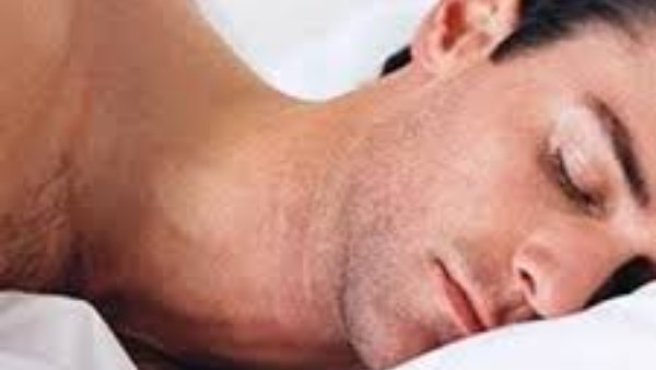 3 أطعمة تساعدك على النوم العميق