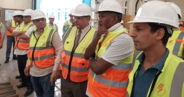 رئيس المحطات المائية يتابع سير عمل محطة كهرباء أسوان الأولى
