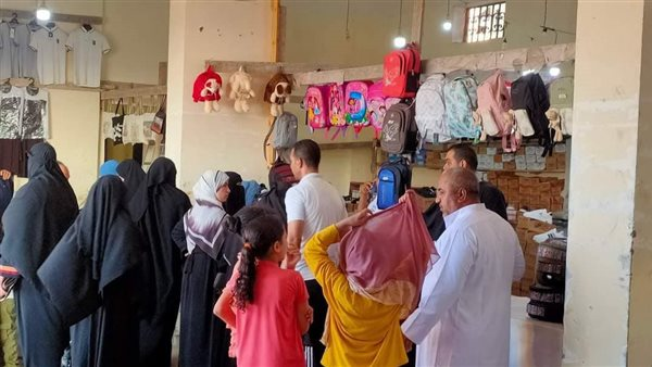 بأسعار مخفضة.. كلنا واحد توفر مستلزمات المدارس والسلع عبر 2931 منفذًا