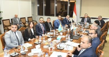 وزير الإسكان يتابع سير العمل في قطاع المشروعات بالمجتمعات العمرانية