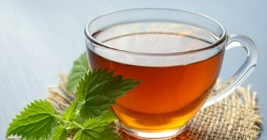 ما تأثير شرب الشاي أول شيء في الصباح على جسمك؟