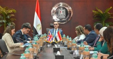 وزير الاستثمار يبحث مع السفير البريطاني تعزيز الشراكة الاقتصادية