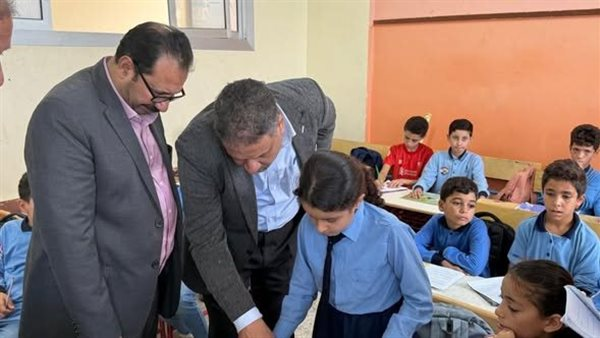 وكيل التعليم بالشرقية يؤكد استلام الطلاب للكتب وتحديث قوائم الفصول