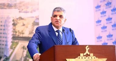 أسامة ربيع: نجاح التعامل مع حادث جنوح ناقلة نفط أثناء عبور قناة السويس