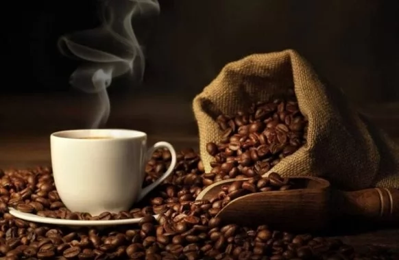 القهوة: فوائدها وأضرارها وتأثيرها على التوتر والنوم وصحة القلب