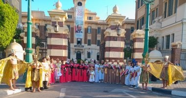 أتوبيسات تجوب القاهرة للدعاية لافتتاح المتحف المصري الكبير