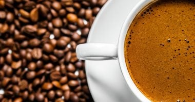 لماذا عليك شرب الماء قبل فنجان القهوة صباحاً؟
