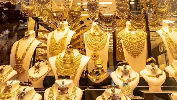 تراجع حاد في أسعار الذهب محليا وعالميا.. عيار 24 دون 6000 جنيه