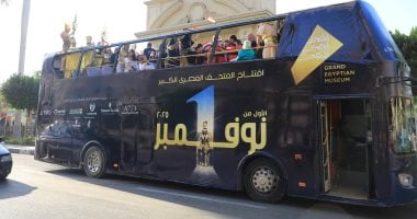 انطلاق أتوبيسات مكشوفة في القاهرة لدعاية افتتاح المتحف المصري الكبير