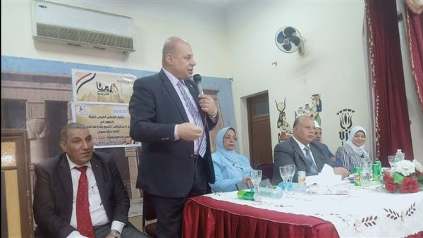 مدير تعليم قنا يثمن تميز طالبات نقادة بالبرمجة والذكاء الاصطناعي