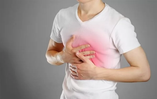 الارتجاع الحمضي المزمن قد يزيد خطر الإصابة بالنوبات القلبية