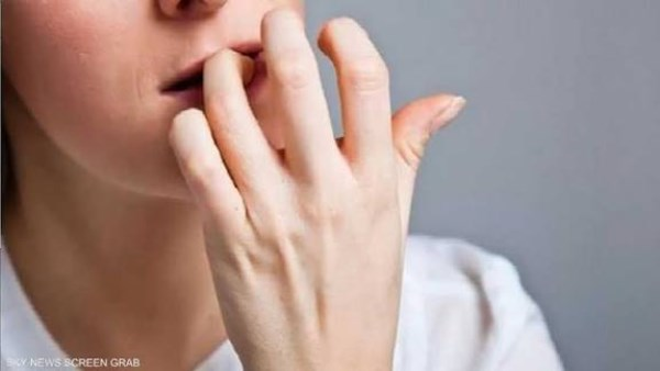 تحذير من الأطباء: قضم الأظافر قد يضر القلب