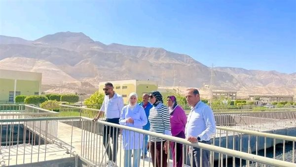 وزير الإسكان يتابع مشروعات البنية الأساسية في السويس الجديدة