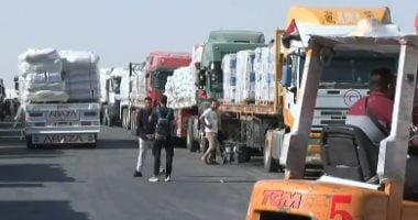 أولى شاحنات مستلزمات الشتاء تدخل قطاع غزة ضمن قافلة زاد العزة