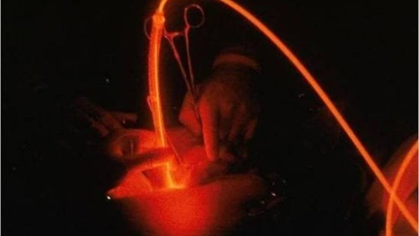 علاج يدمر خلايا السرطان خلال 30 دقيقة: حقيقة علمية أم قفزة تتجاوز المنطق؟