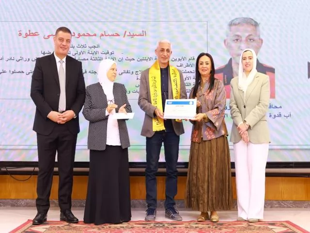 تكريم الأب القدوة من مطروح: حسام محمود يصارع الفقد والمرض بالأمل