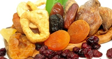 أخصائية تغذية تحذر مرضى السكر من 4 أنواع فواكه مجففة