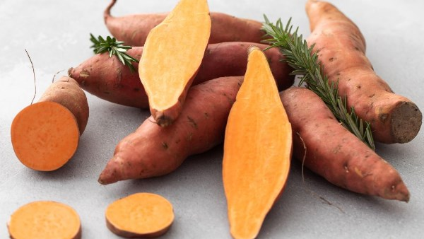 تحضير البطاطا الحلوة المشوية