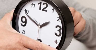 بدء التوقيت الشتوى الليلة: نصائح فعالة لضبط نومك مع تغيير الساعة