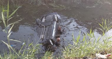 إنقاذ أسرة من الأب والأم ورضيعهم بعد سقوط سيارتهم في رشاح بطوخ