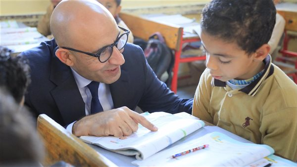 تربوي يطالب التعليم بإطلاق استبيان آراء الطلاب وأولياء الأمور بالتقييمات