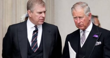 تشارلز الثالث يسحب ألقابه الملكية من شقيقه أندرو ويطرده من مقر إقامته