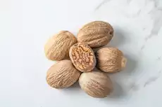 مفاجأة: ماذا يحدث لجسمك عند تناول الجوز