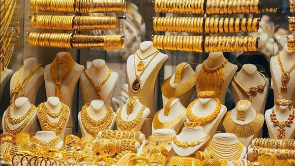 الذهب يرتفع بشكل مفاجئ عند نهاية التداولات