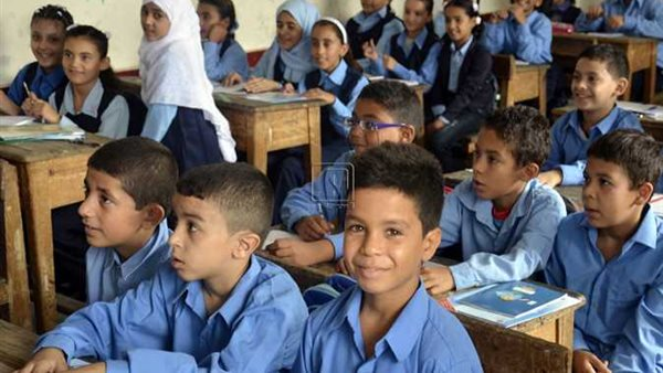 تربوي يحذر من خطأ جسيم يرتكبه الآباء بحق أبناءهم