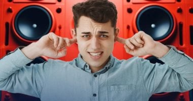 لماذا يزعجك صوت مضغ الطعام واللبان؟ التفسير العلمي